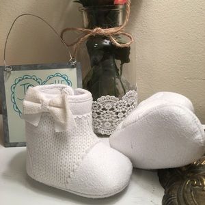 Baby girl booties ✨🎀